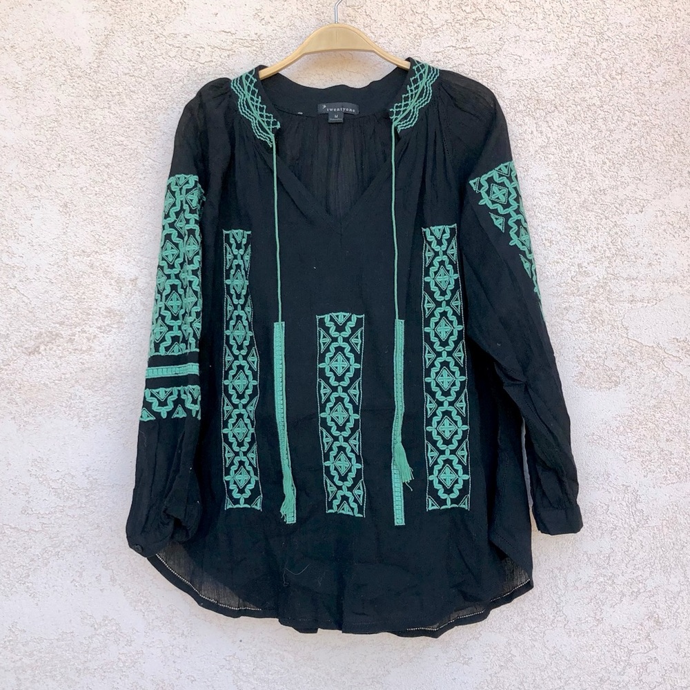 Vintage Forever 21 Embroidered 60ies Blouse